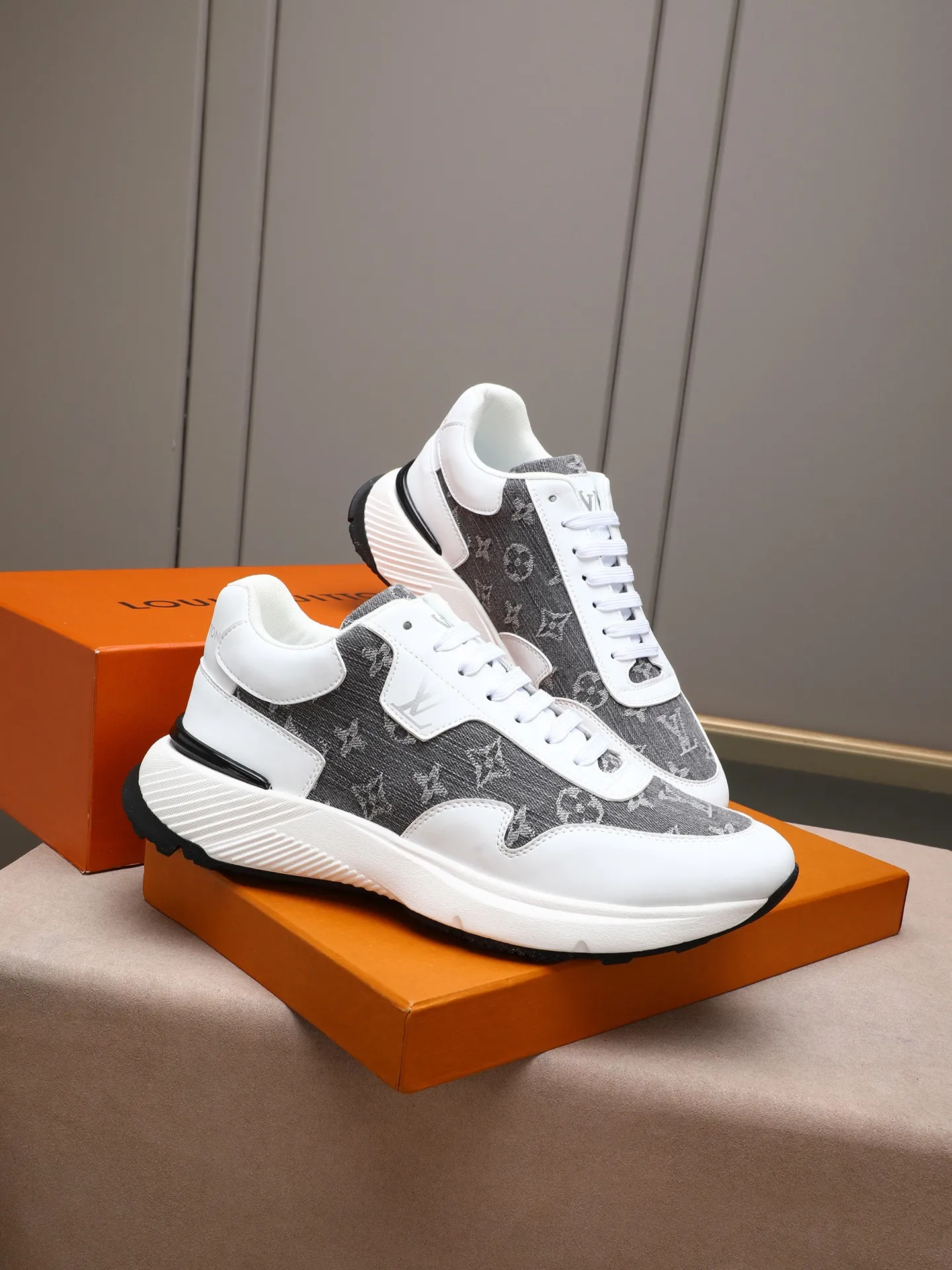 Men's shoes 💰460 Brand: LOUIS VUITTON Louis Vuitton LV Size: 38 39 40 41 42 43 44 (45 customized) Fabric: original cowhide cowhide 🔸Inside of: mesh 🔺Sole: counter foam outsole